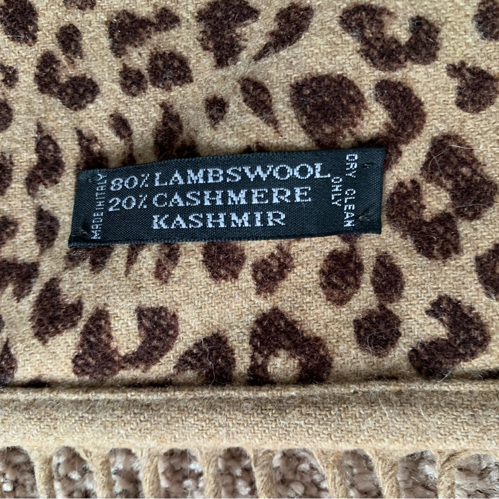 Leopard Inspired Fringed Tapestry Made In Italy - Picture 5 of 10